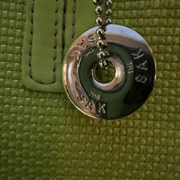 Chartreuse Green Nylon The Sak Purse. PGC w minor flaws. See Photos. - Picture 3 of 9